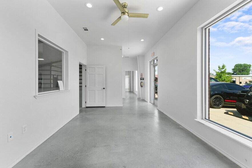 More Photos Of 414 Powerhouse St, McKinney Warehouse For Lease