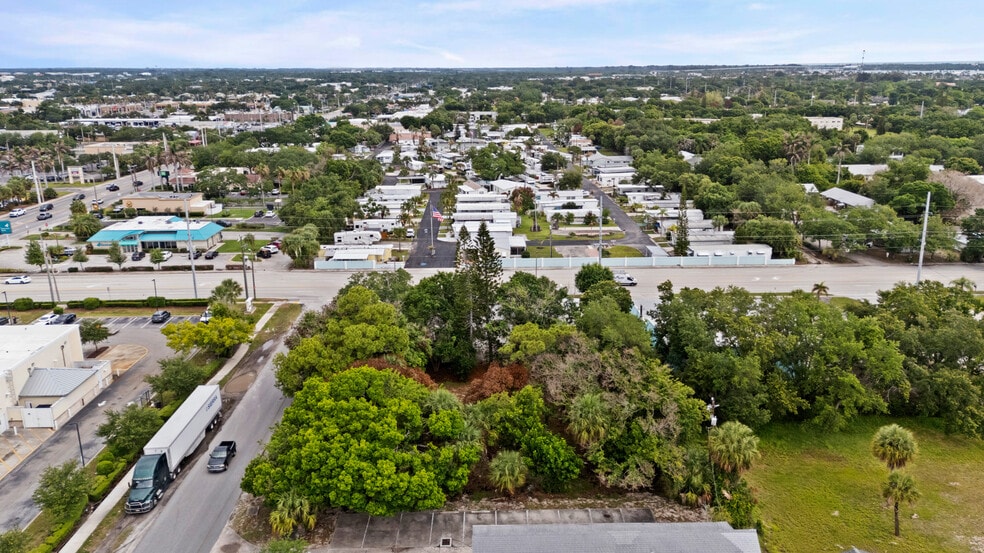 More Photos Of 725 12th St, Vero Beach Auto Repair For Sale