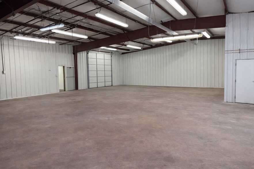 More Photos Of 1302 Jackson St, Fort Smith Industrial For Lease