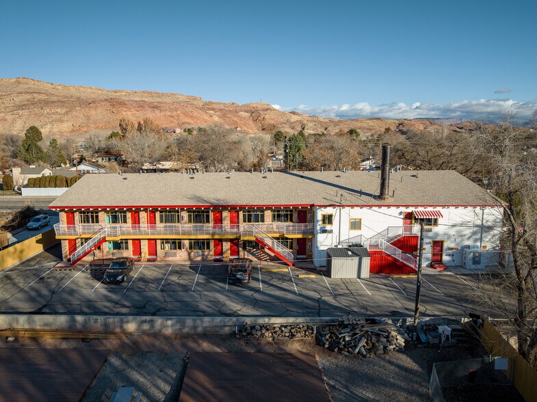 More Photos Of 166 S 400 E, Moab Hotel For Sale