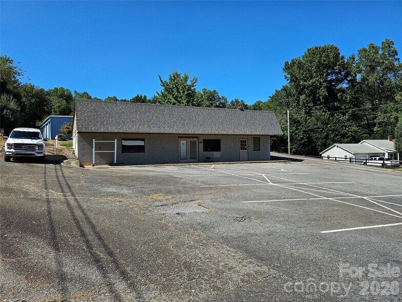 Primary Photo Of 567 E Mills St, Columbus Auto Dealership For Sale