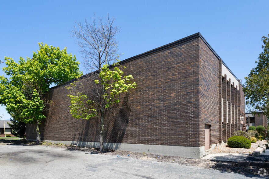 More Photos Of 1486 44th St SE, Kentwood Office For Lease