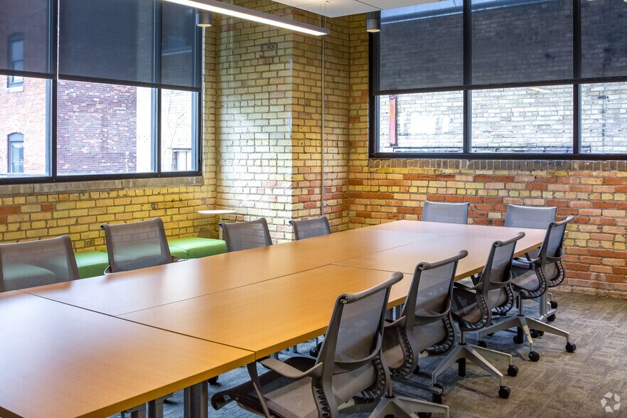 More Photos Of 118 S Adams St, Green Bay Office For Lease