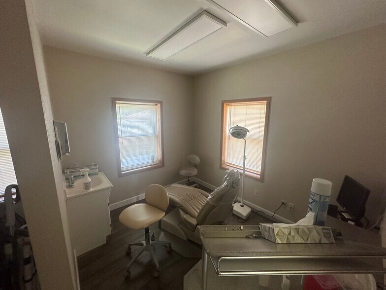 More Photos Of 2601 E 14th St, Des Moines Office For Sale