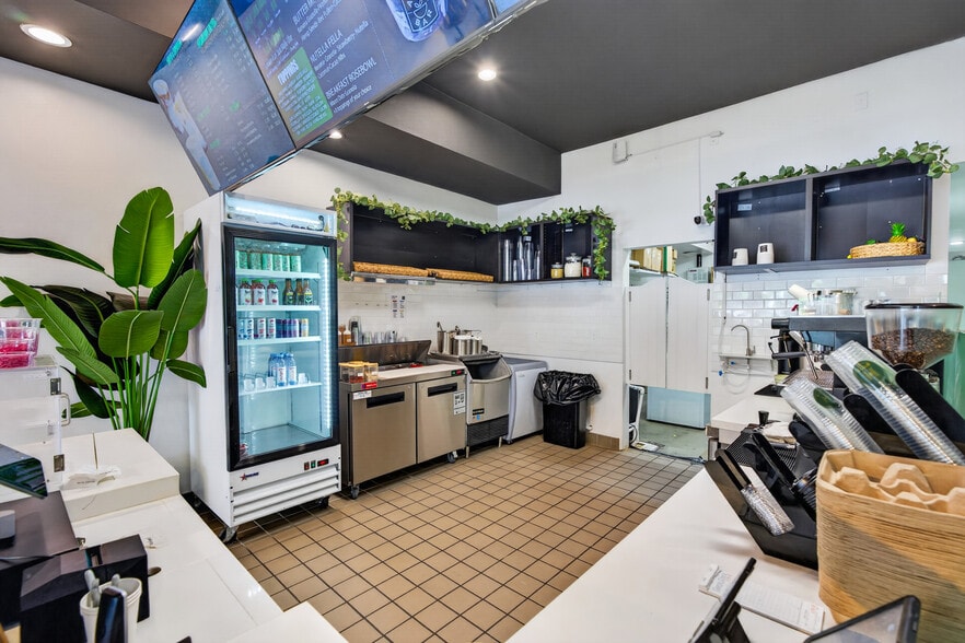 More Photos Of 11925-11927 Ventura Blvd, Studio City Storefront For Lease