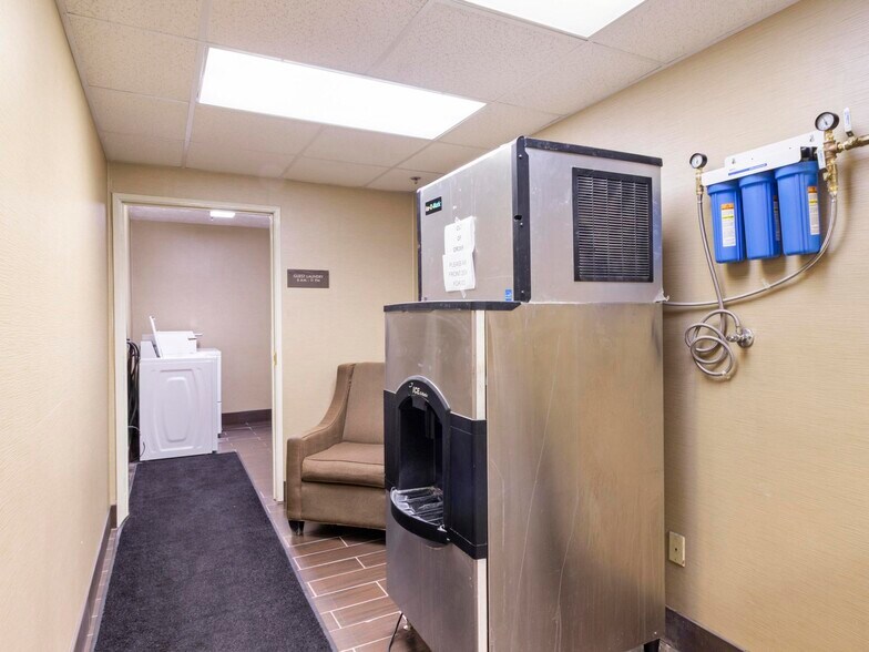 More Photos Of 2970 Idaho St, Elko Hotel For Sale