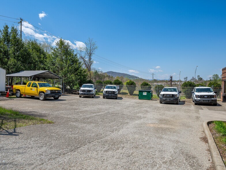 More Photos Of 786 Dogwood Rd, Asheville Office Residential For Sale