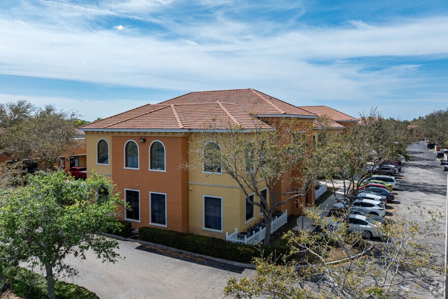 More Photos Of 1217 Piper Blvd, Naples Medical For Sale