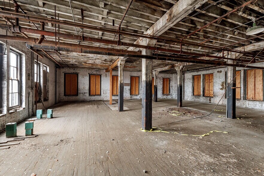 More Photos Of 203 Pratt St, Buffalo Manufacturing For Sale