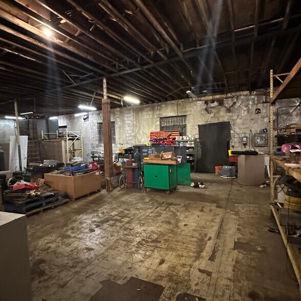 More Photos Of 637 E 8 Mile Rd, Hazel Park Warehouse For Sale