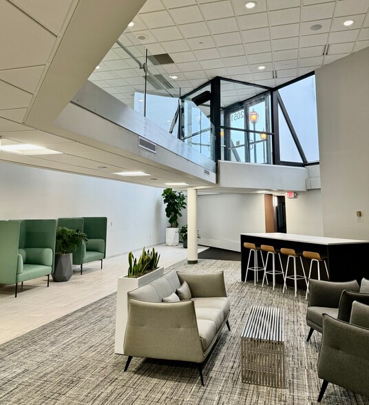 More Photos Of 2001 Killebrew Dr, Bloomington Office For Lease