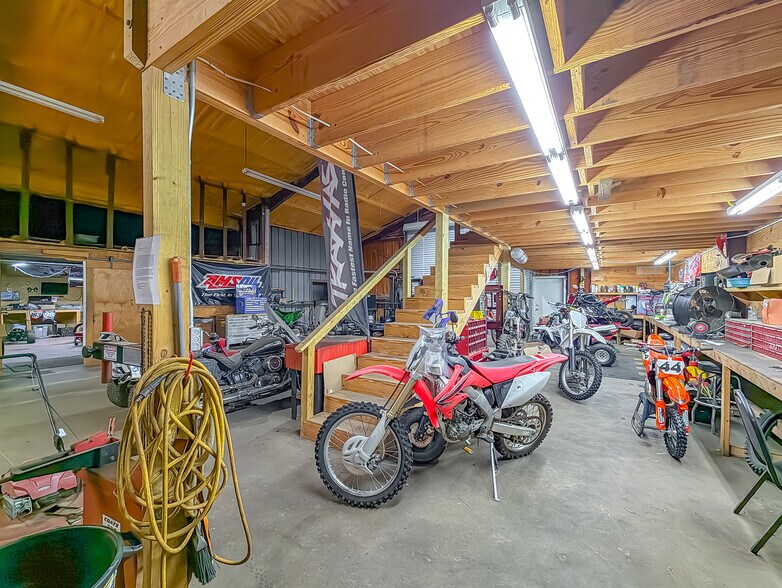 More Photos Of 1204 Dothan Rd, Bainbridge Flex For Lease