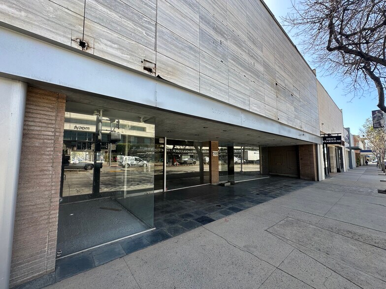 More Photos Of 396-400 S Lake Ave, Pasadena Storefront For Lease