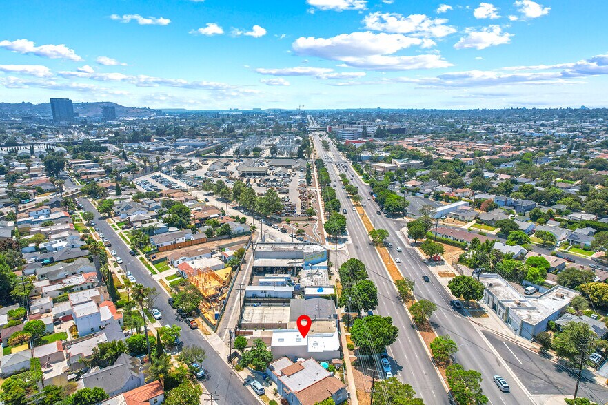 More Photos Of 5812 Venice Blvd, Los Angeles Showroom For Sale