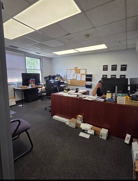 More Photos Of 180 Kinderkamack Rd, Park Ridge Warehouse For Lease