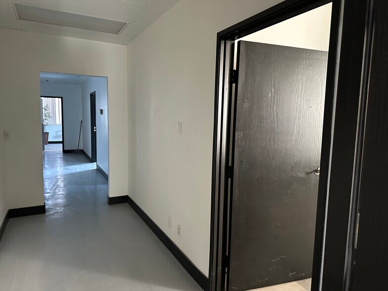 More Photos Of 24853 Avenue Rockefeller, Valencia Warehouse For Lease