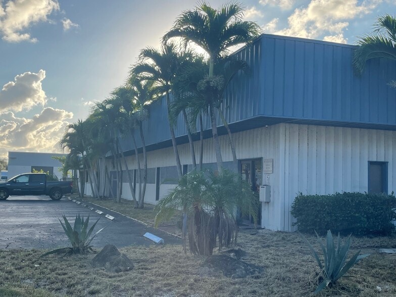 More Photos Of 3750 Prospect Ave, Riviera Beach Warehouse For Lease