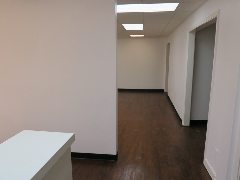 More Photos Of 5610-5613 Southwest Fwy, Houston Flex For Lease