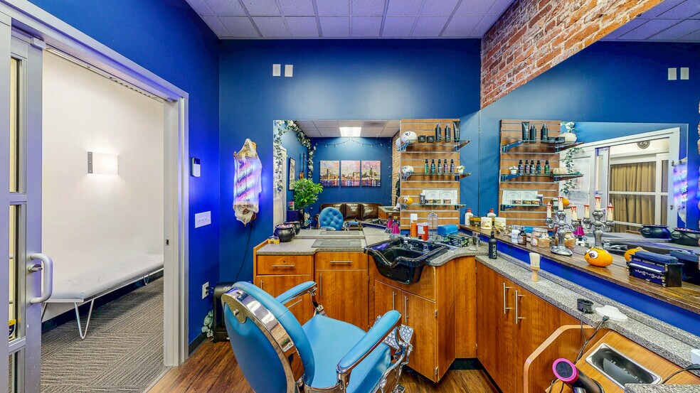 More Photos Of 124 College St, Asheville Office Residential For Sale