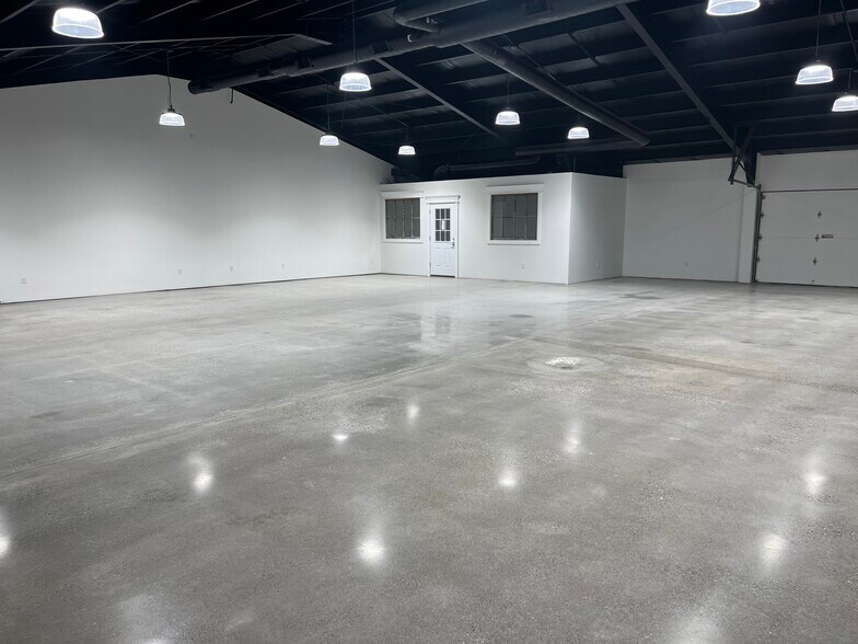 More Photos Of 1120 Southampton Rd, Westfield Auto Repair For Lease