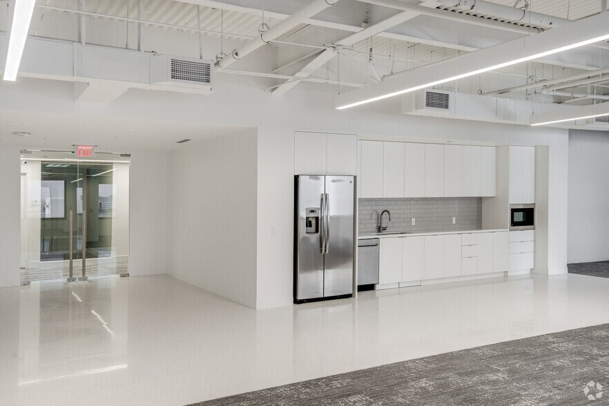 More Photos Of 200 SE 1st St, Miami Office For Sale
