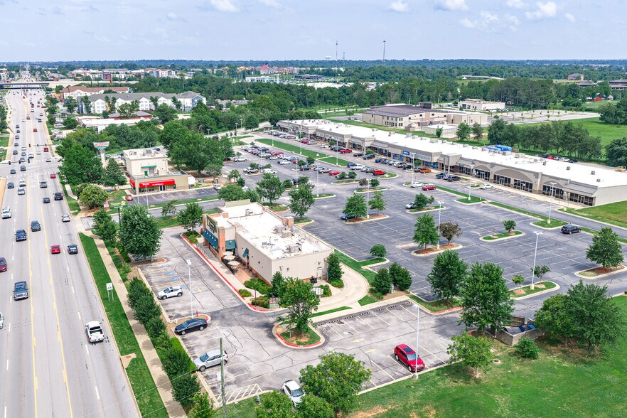 More Photos Of 1400 SE Walton Blvd, Bentonville Unknown For Lease