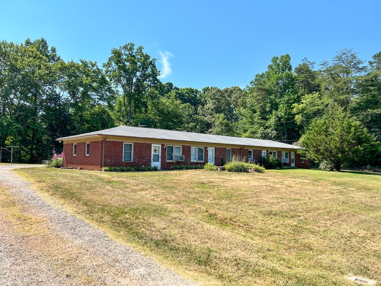 More Photos Of 144 Nottingham Dr, Forest City Apartments For Sale