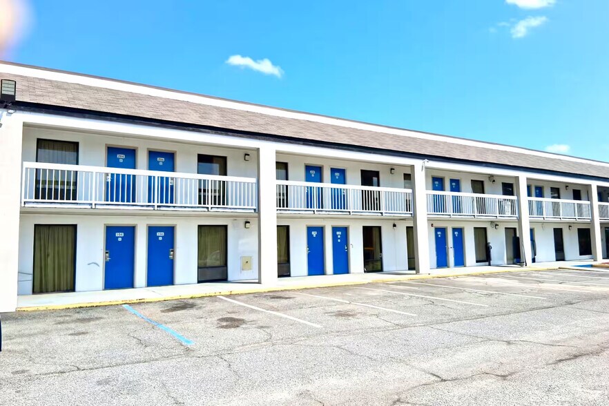 More Photos Of 1035 Fortner Rd, Metter Hotel For Sale