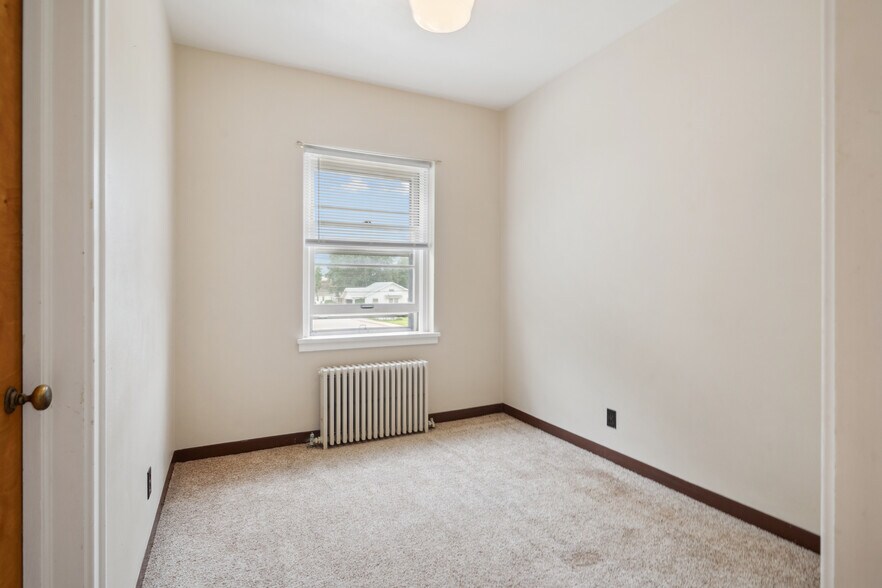 More Photos Of 107 E Madison St, Mount Pleasant Healthcare For Sale