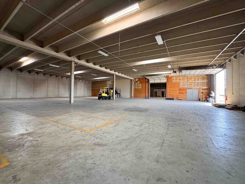 More Photos Of 3709 W Reno Ave, Oklahoma City Showroom For Lease