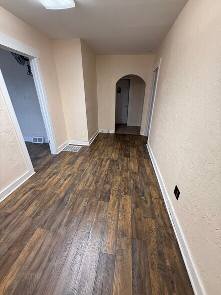 More Photos Of 7604 S Redwood Rd, West Jordan Office For Sale