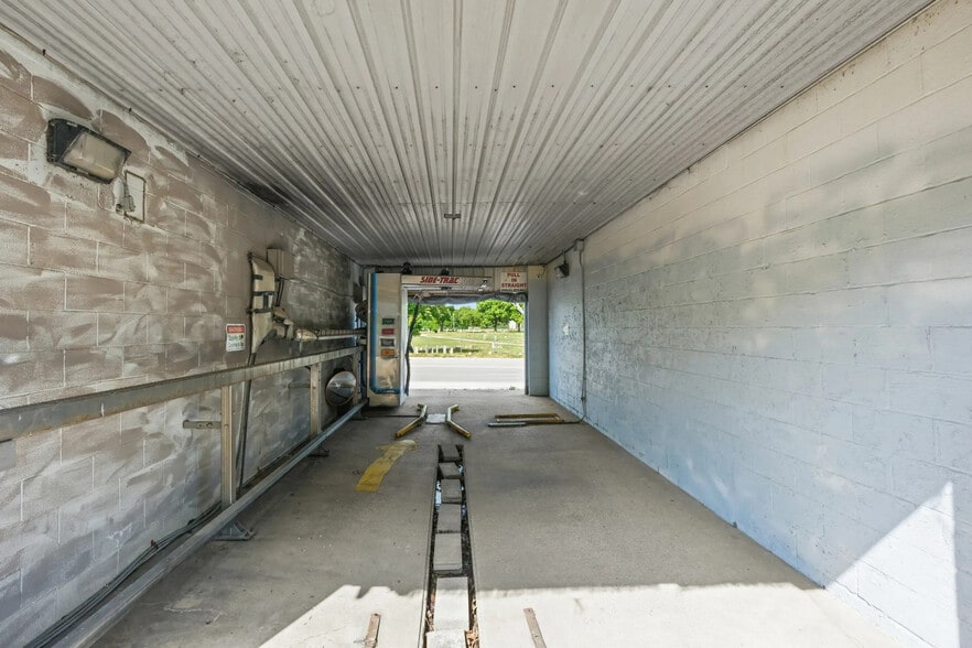 More Photos Of 3562 Lagrange St, Toledo Carwash For Sale