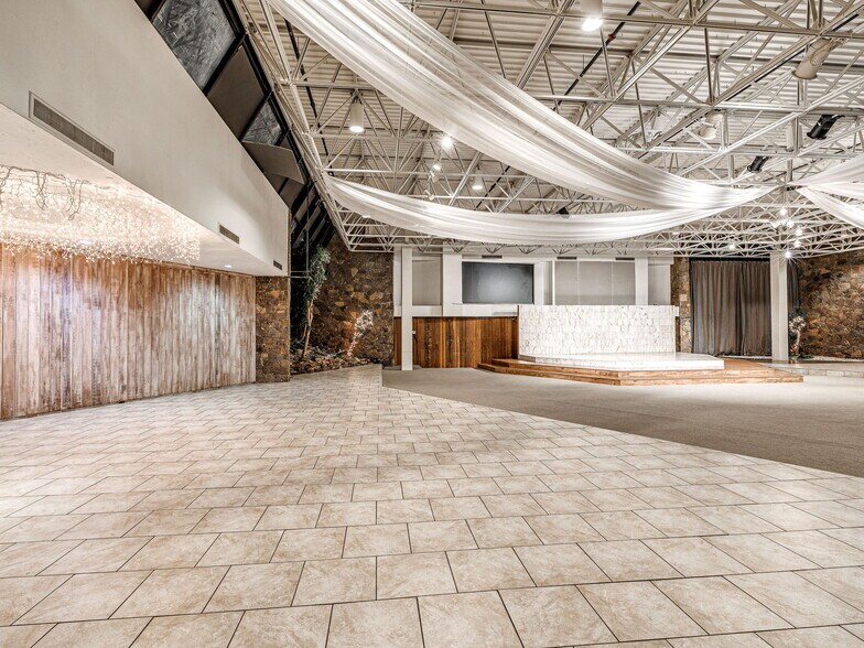 More Photos Of 6009 NW Expressway St, Oklahoma City Specialty For Sale