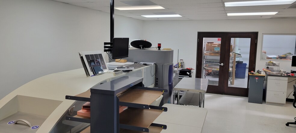 More Photos Of 8310-8324 Miramar Mall, San Diego Warehouse For Lease