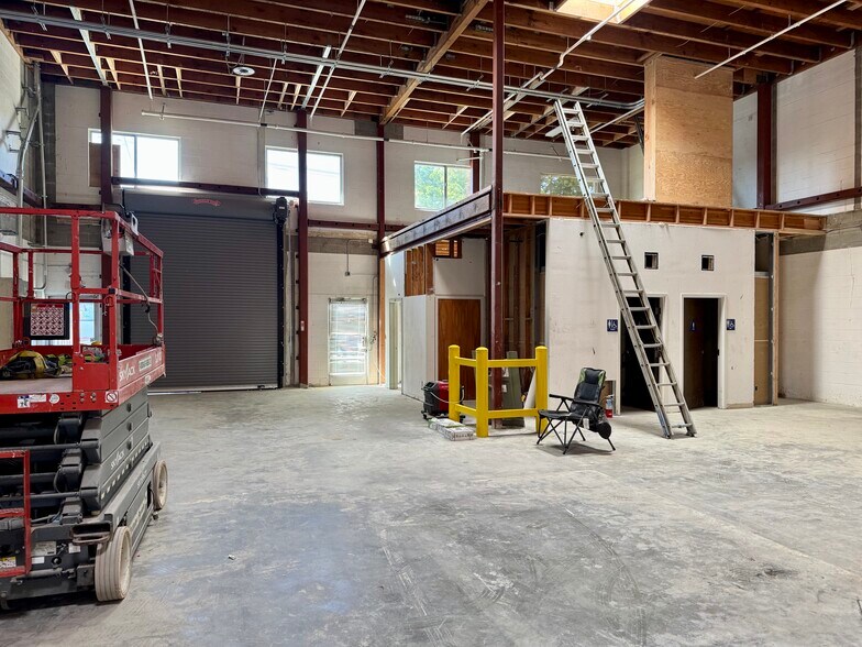 More Photos Of 305 Old County Rd, San Carlos Warehouse For Lease
