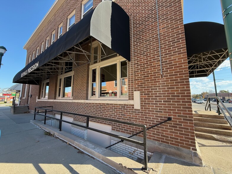 More Photos Of 101 E Jefferson St, Winterset Office For Sale