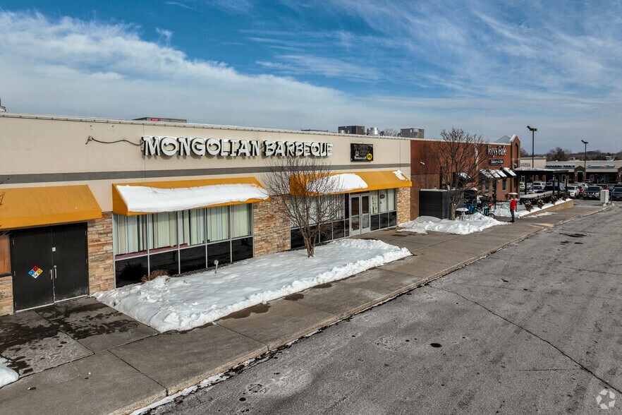 More Photos Of 1240-1570 Frontage Rd W, Stillwater Storefront For Lease