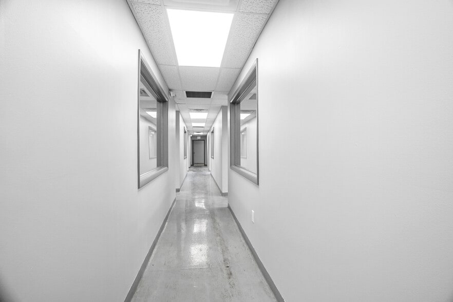 More Photos Of 8200-8358 NW 30th Ter, Doral Warehouse For Lease