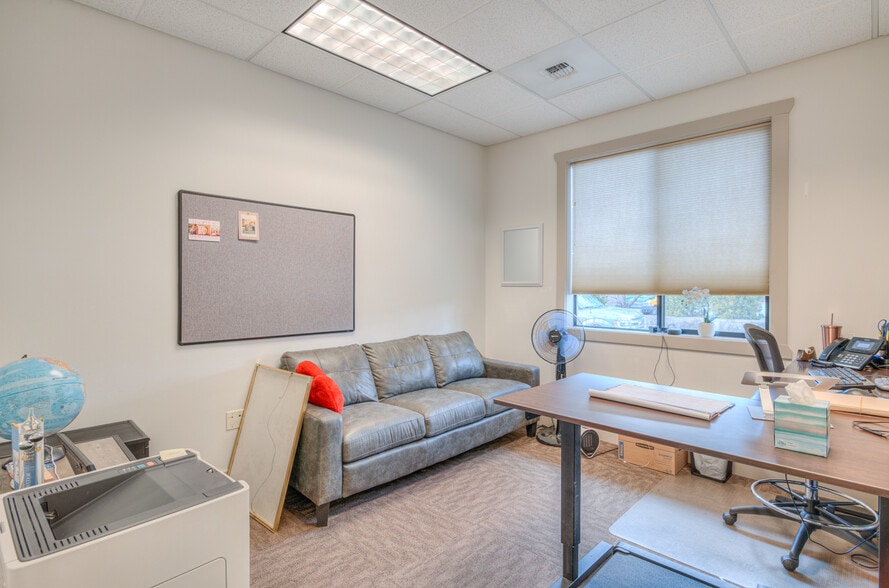 More Photos Of 2464 SW Glacier Pl, Redmond Office For Sale