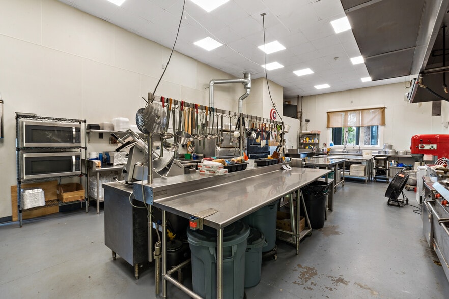 More Photos Of 499 State Rd, Plymouth Restaurant For Sale