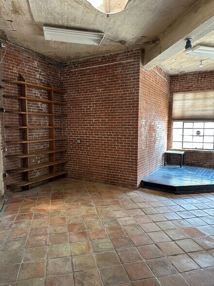 More Photos Of 2927 Paseo Dr, Oklahoma City Office For Lease