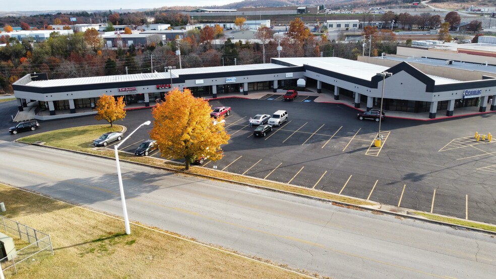 Primary Photo Of 180 Mall Rd, Hollister Unknown For Lease