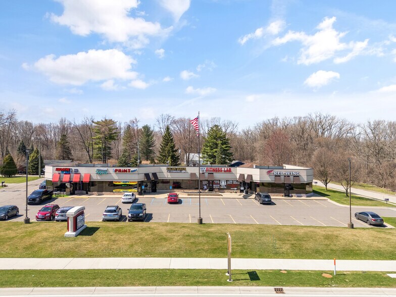 Primary Photo Of 33131-33289 Mound Rd, Sterling Heights Unknown For Lease