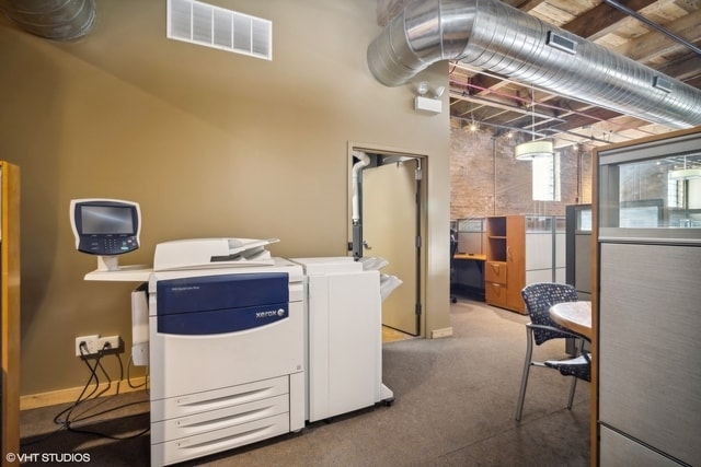 More Photos Of 1348 W Concord Pl, Chicago Office For Sale