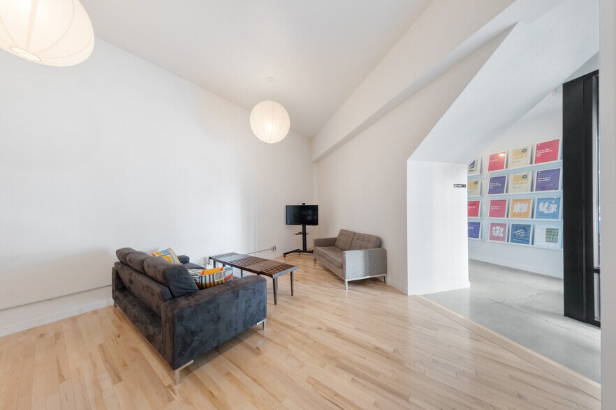 More Photos Of 5338 SE Foster Rd, Portland Storefront For Sale