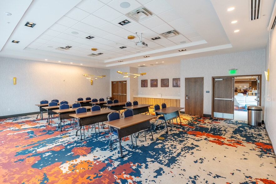 More Photos Of 470 S Martin St, Longmont Hotel For Sale