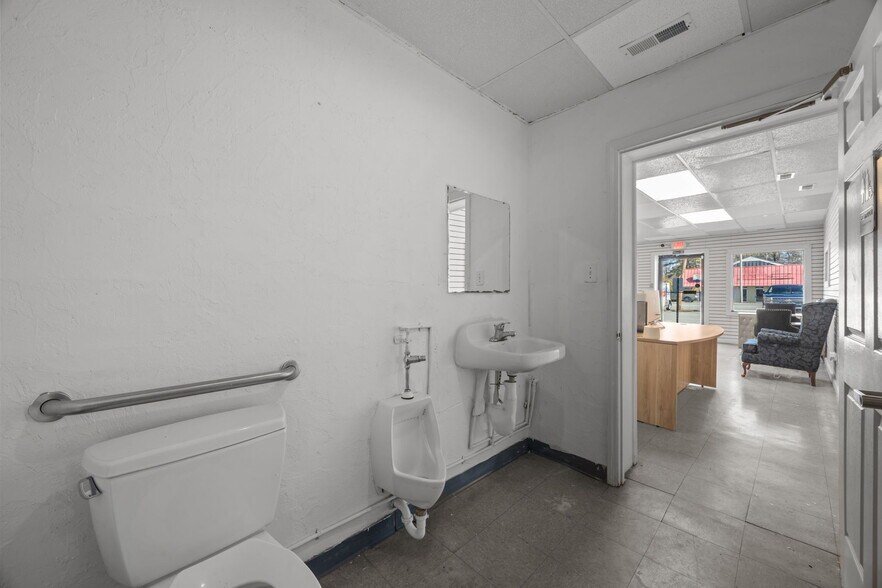 More Photos Of 508 E Main St, Havelock Carwash For Sale