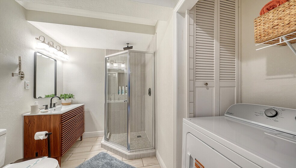 More Photos Of 5610 AVENIDA DEL MARE, Sarasota Specialty For Sale