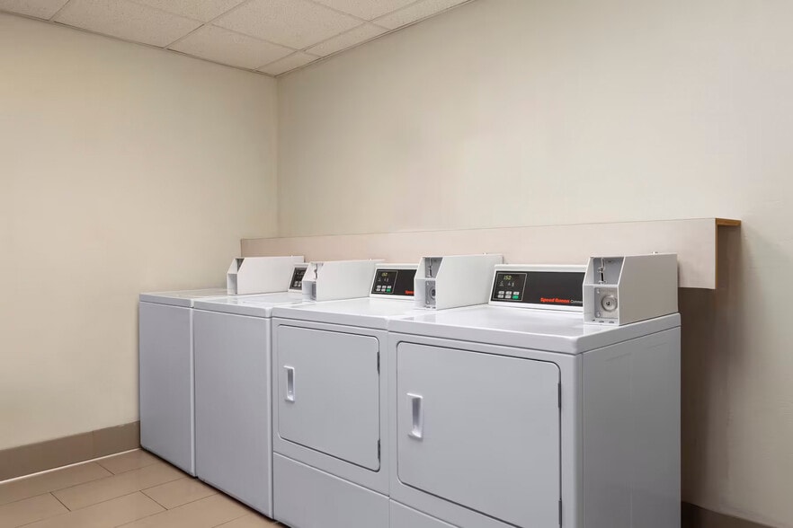 More Photos Of 8858 Spectrum Park Way, Bakersfield Hotel For Sale