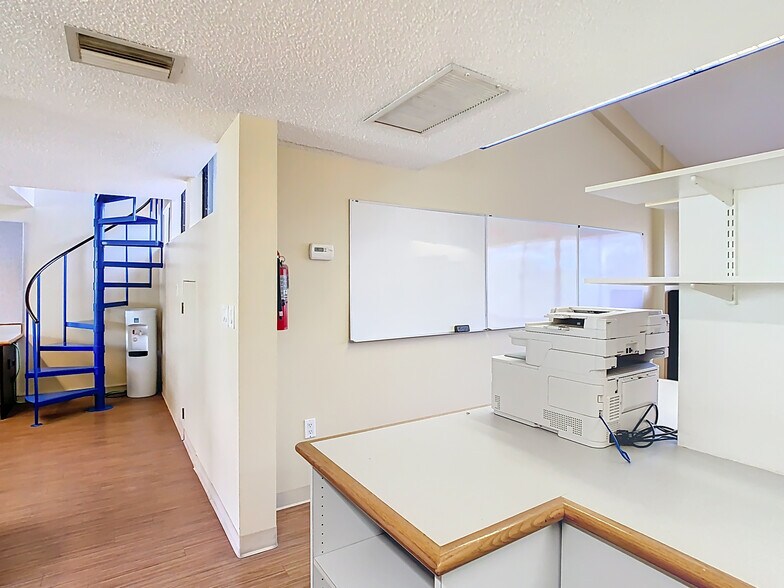 More Photos Of 3333 W Kennedy Blvd, Tampa Loft Creative Space For Sale